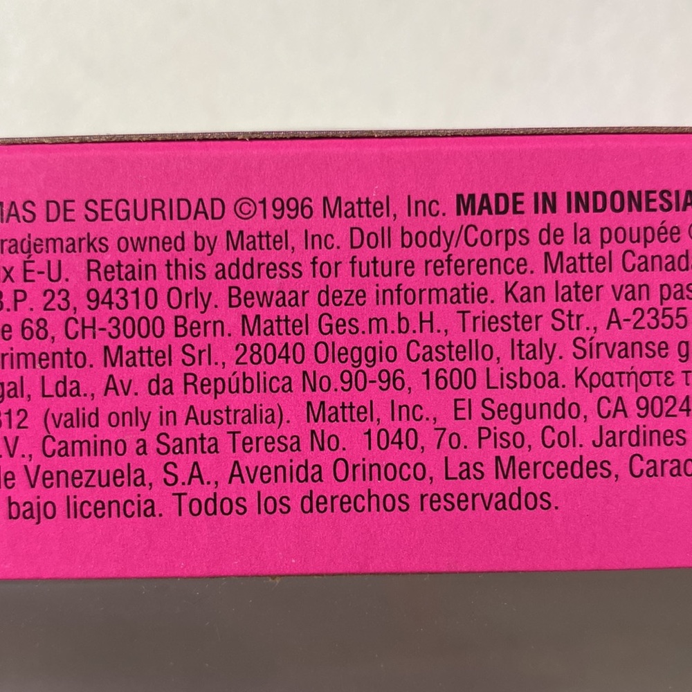 Special Edition Collectible Graduation Class of 1997 Barbie - Picture 7 of 8